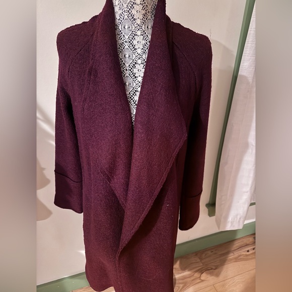 TAHARI COAT WOOL . Burgundy/ wine colored long coat. - Picture 2 of 7